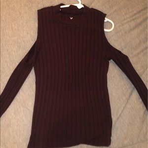 American Eagle Cold shoulder maroon shirt